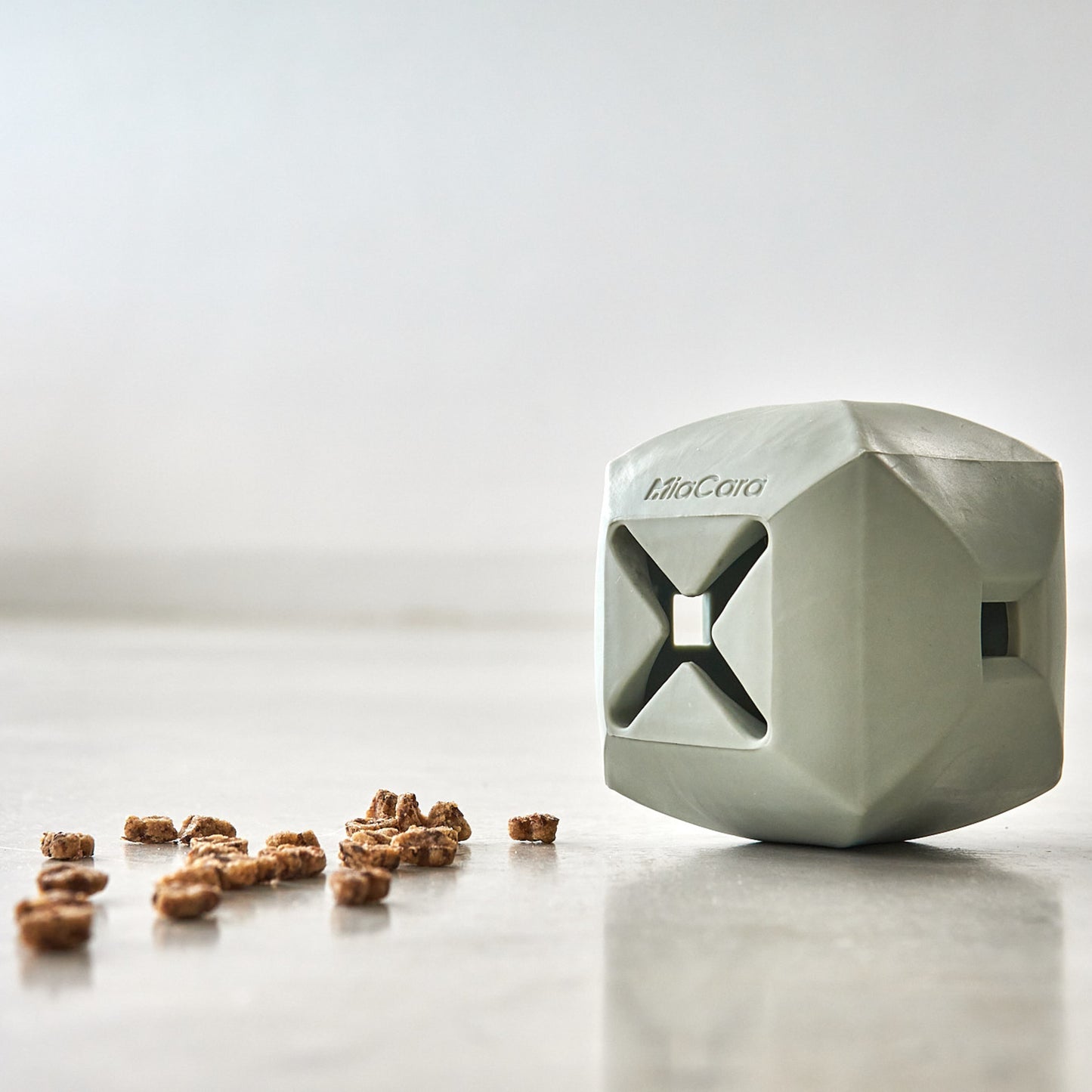 MiaCara • Dado Activity Toy (dusty green)